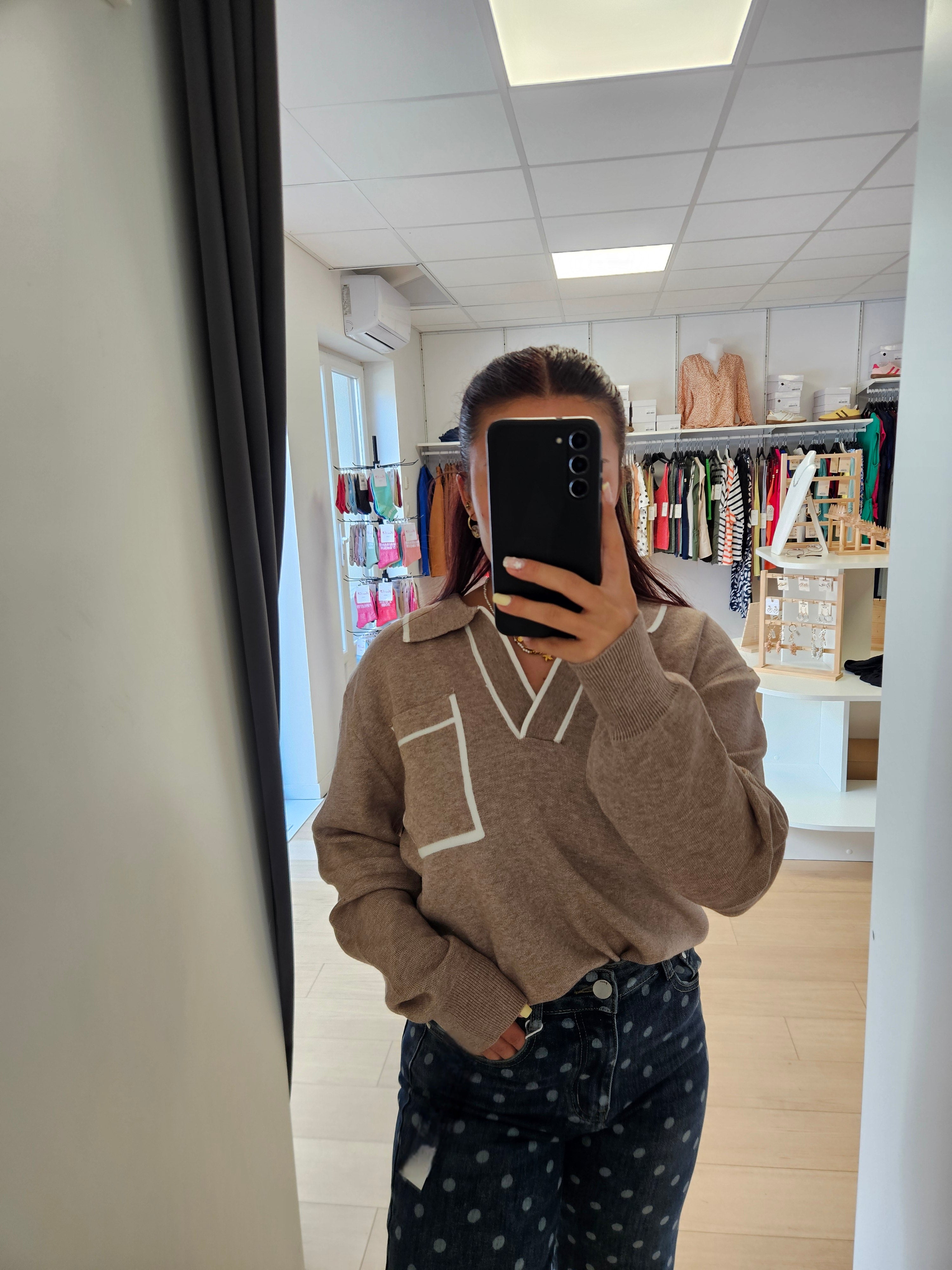 Pull col V poche devant