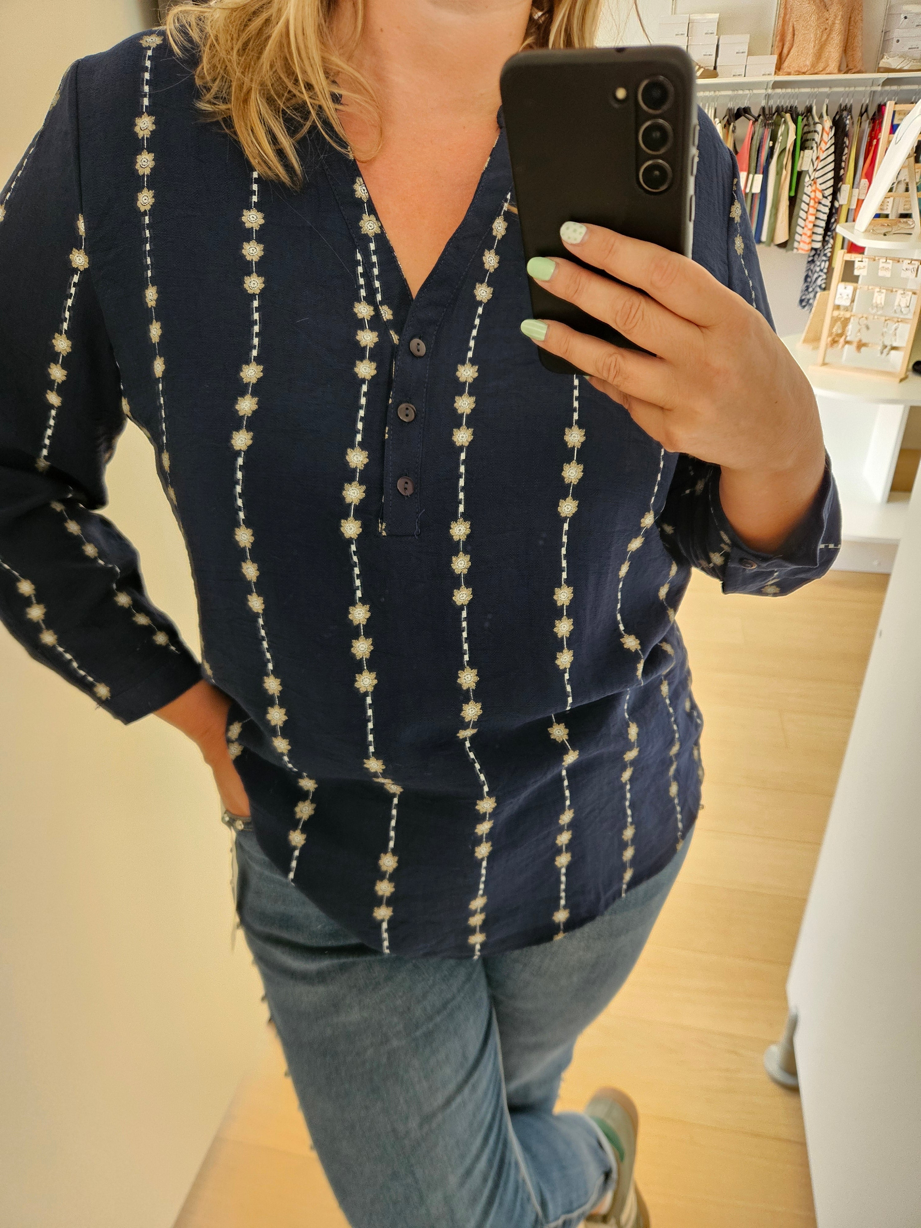 Blouse à motif fleuris bleu marine