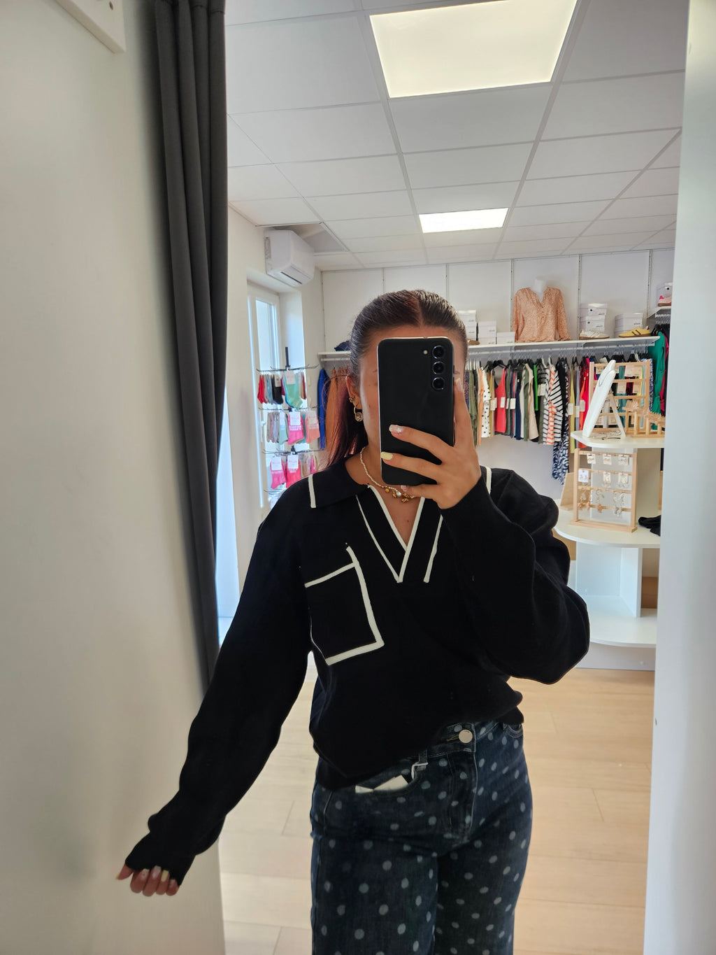 Pull col V poche devant