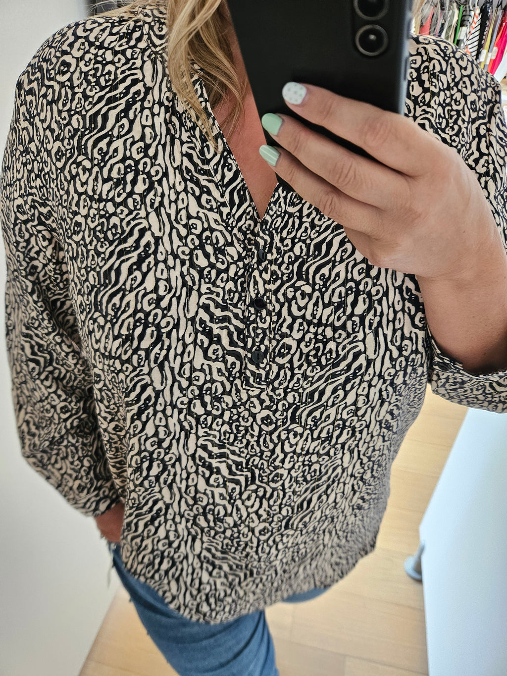 Blouse à motif noir et camel