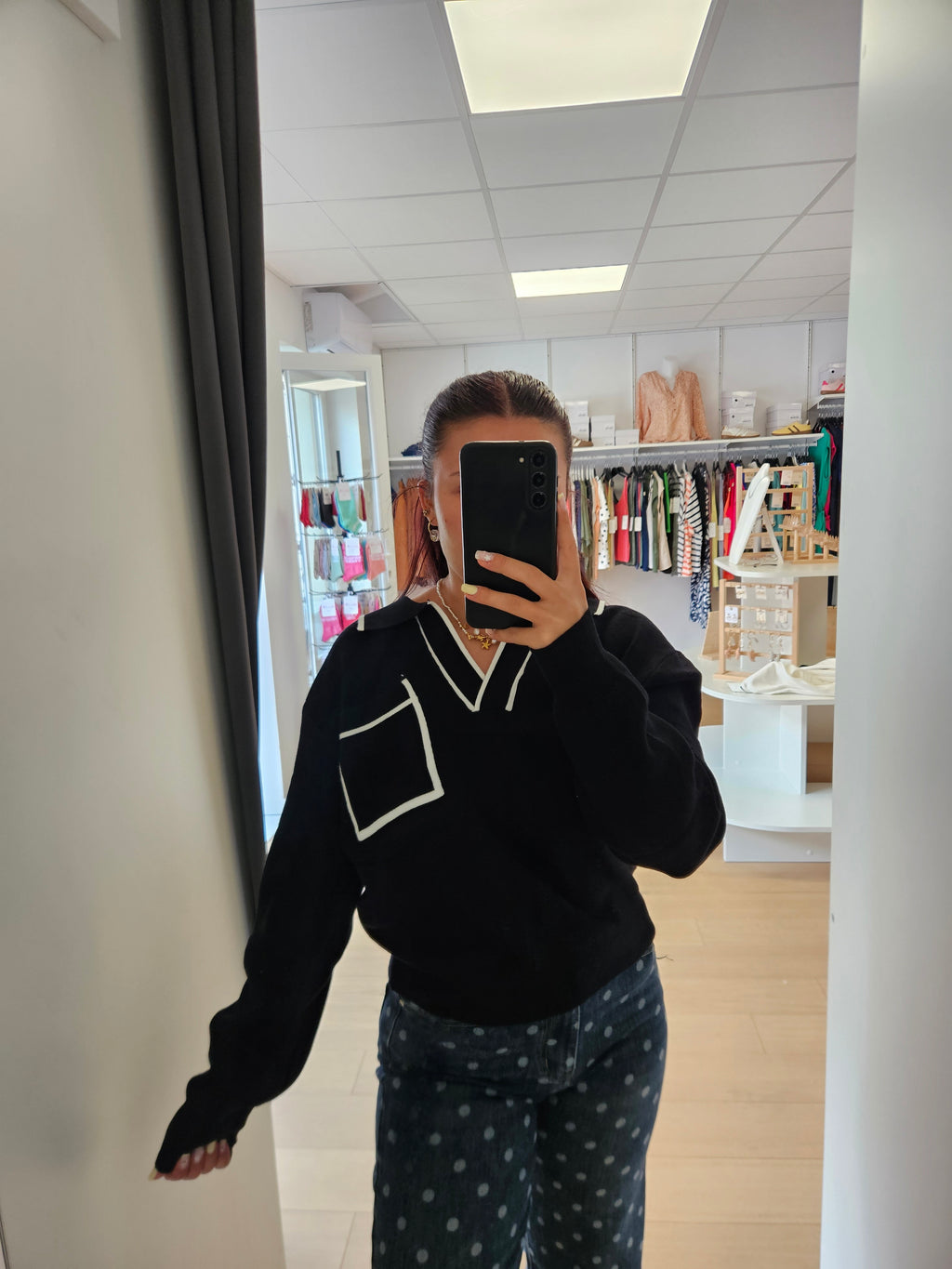 Pull col V poche devant