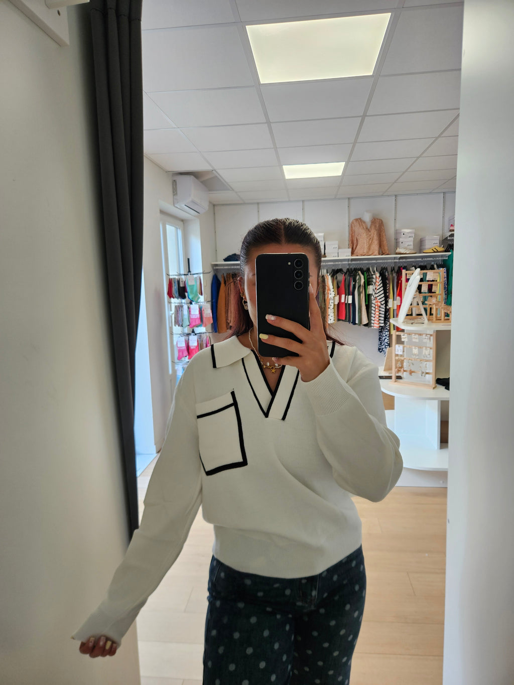 Pull col V poche devant