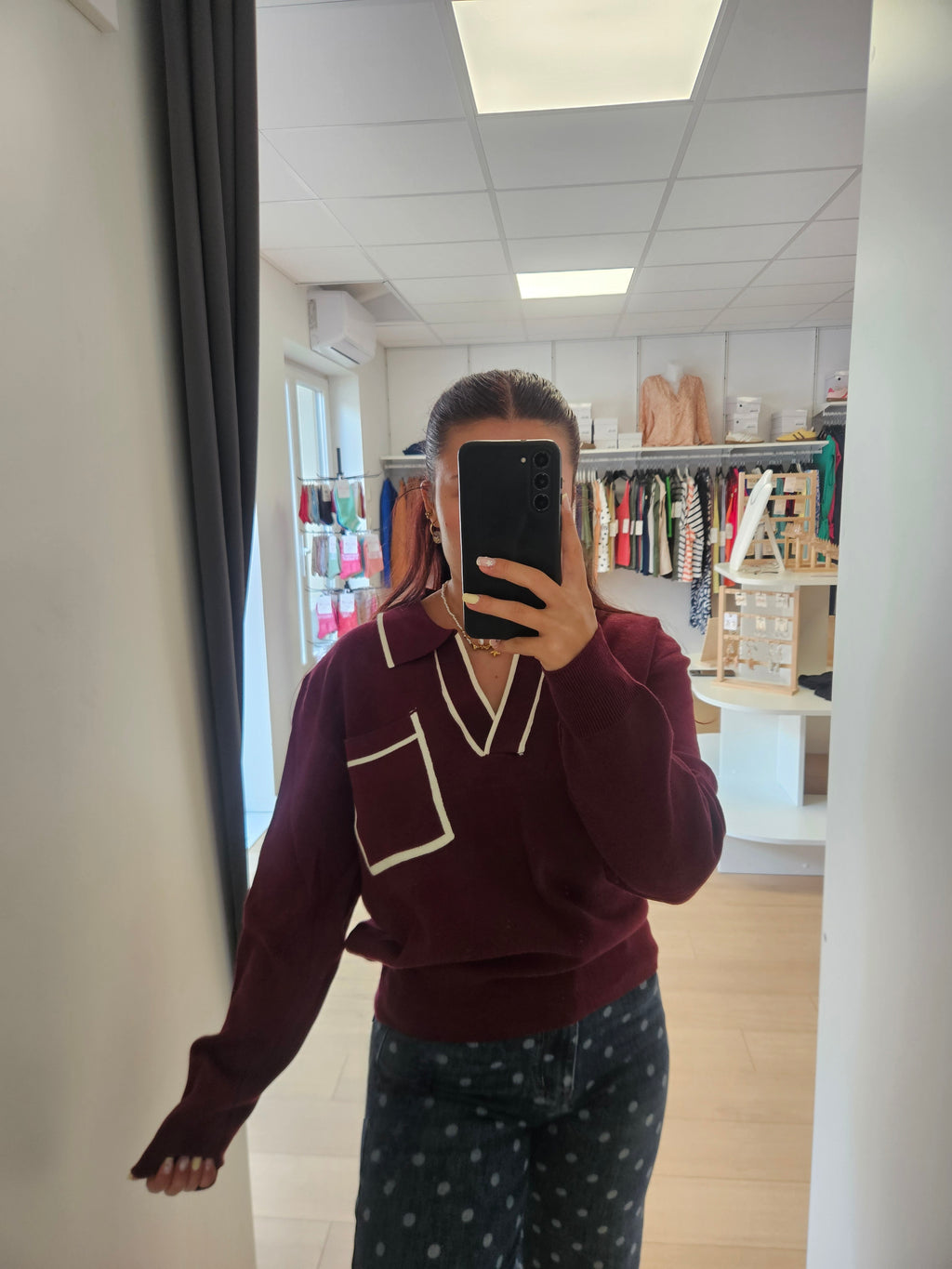 Pull col V poche devant