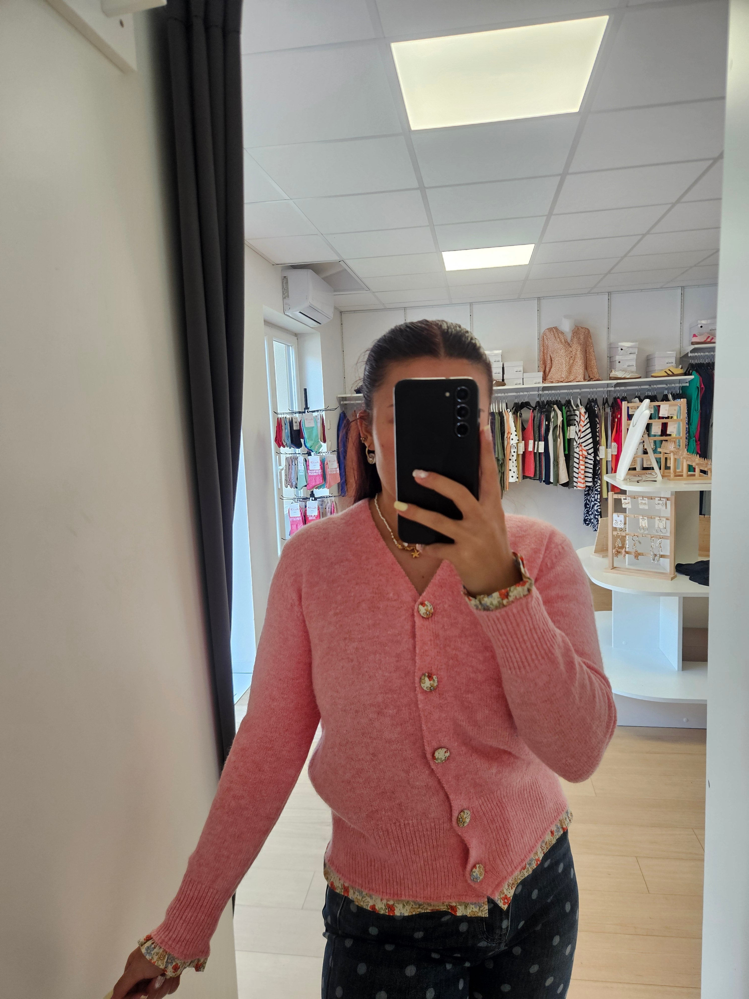 Gilet boutonné volant fleuris