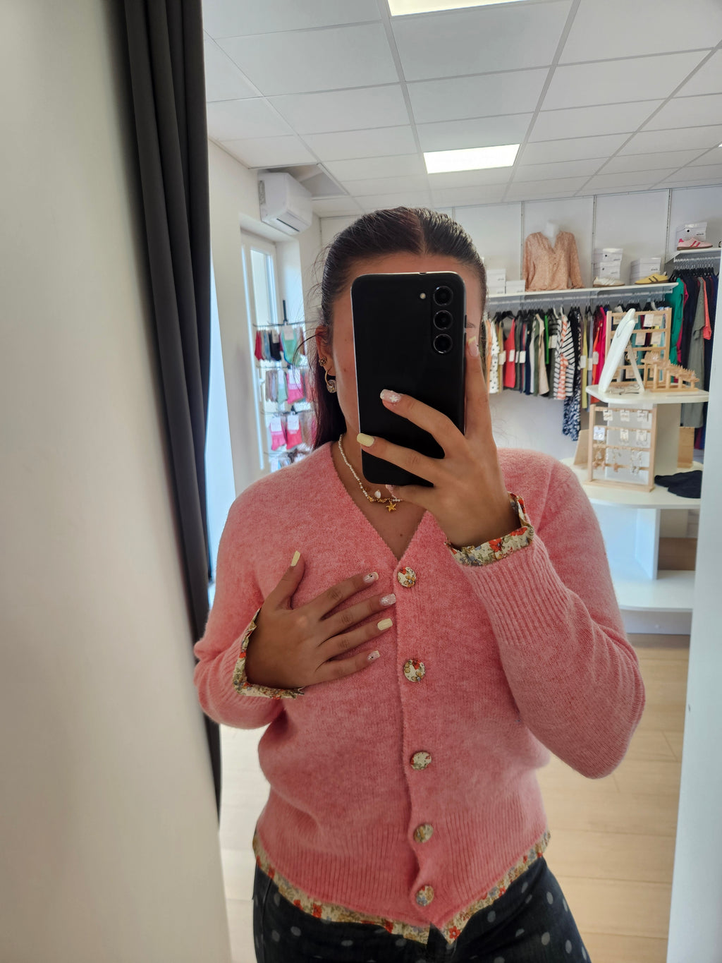 Gilet boutonné volant fleuris