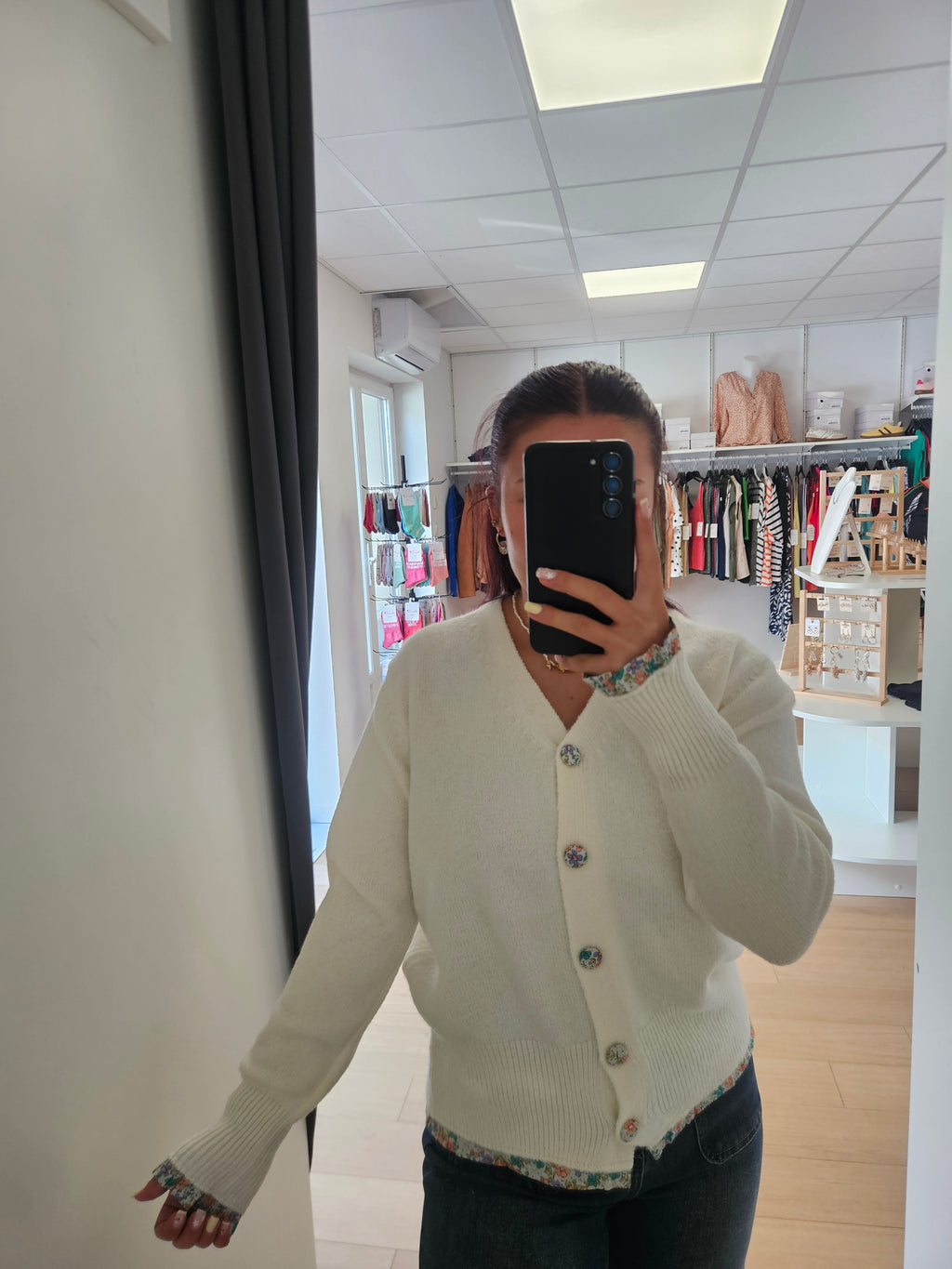 Gilet boutonné volant fleuris