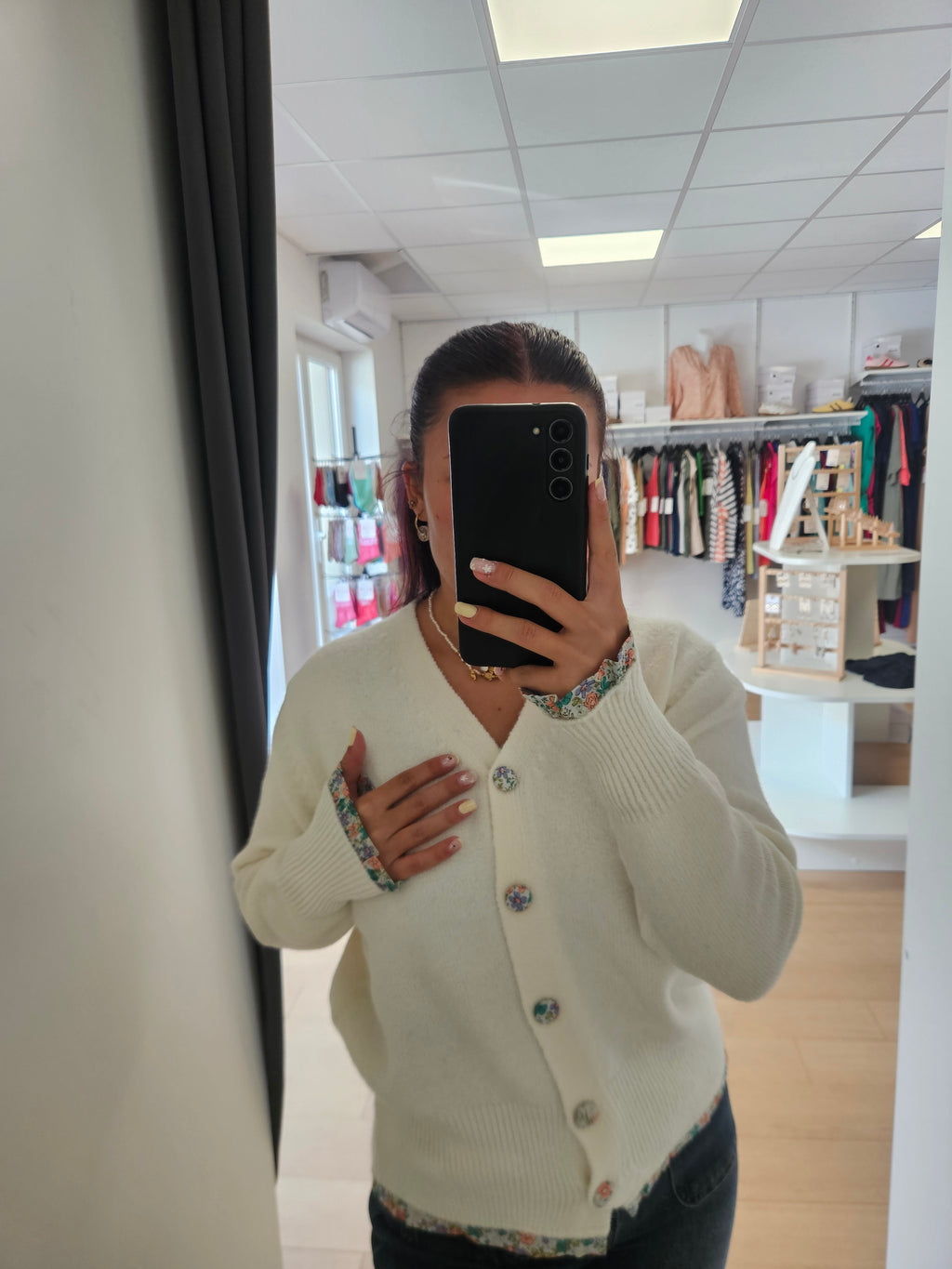 Gilet boutonné volant fleuris