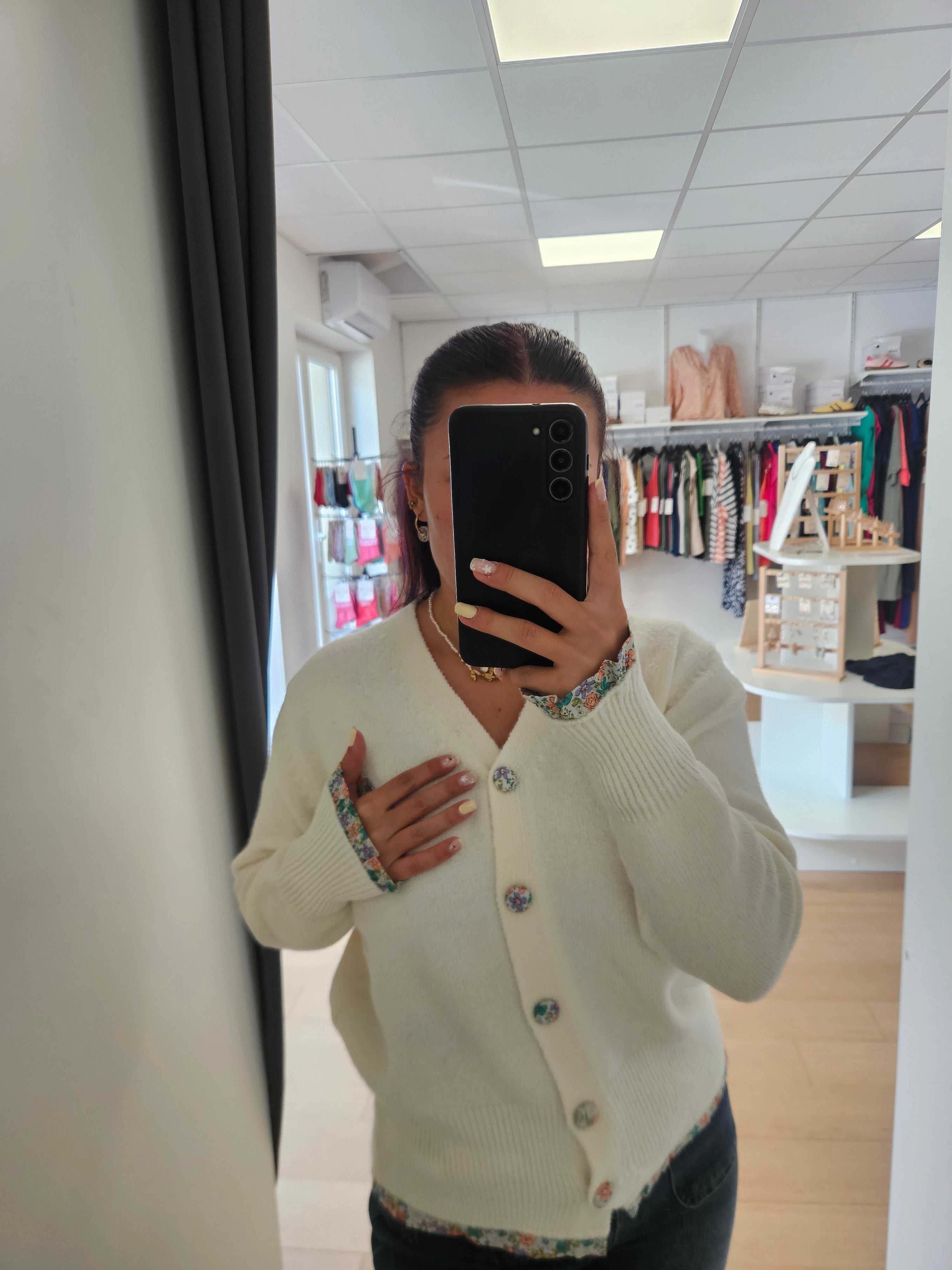 Gilet boutonné volant fleuris