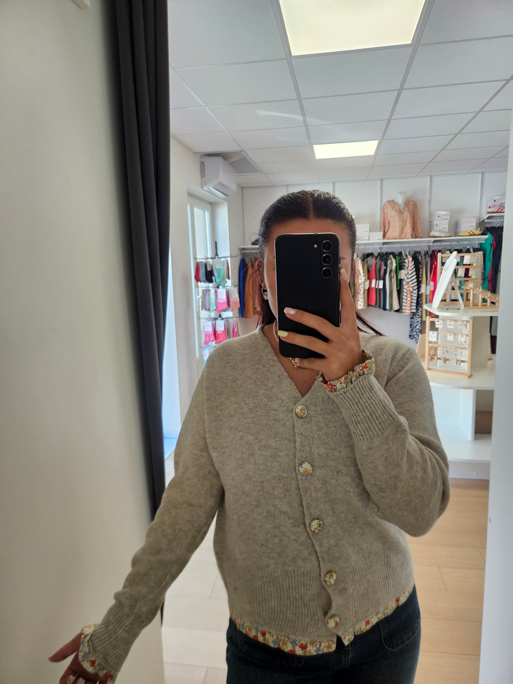Gilet boutonné volant fleuris