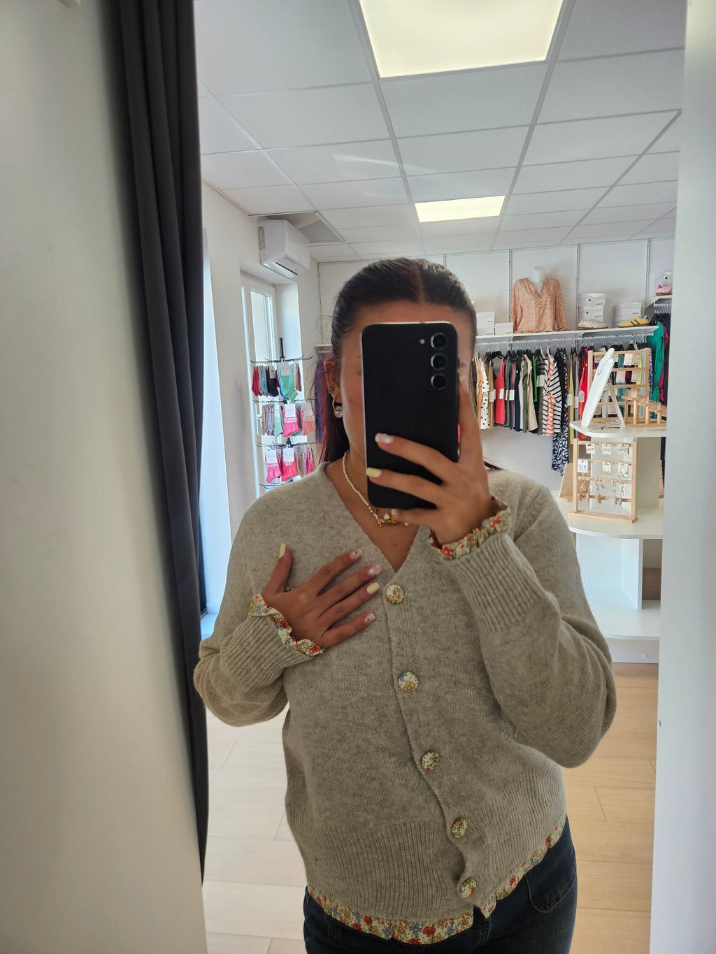 Gilet boutonné volant fleuris