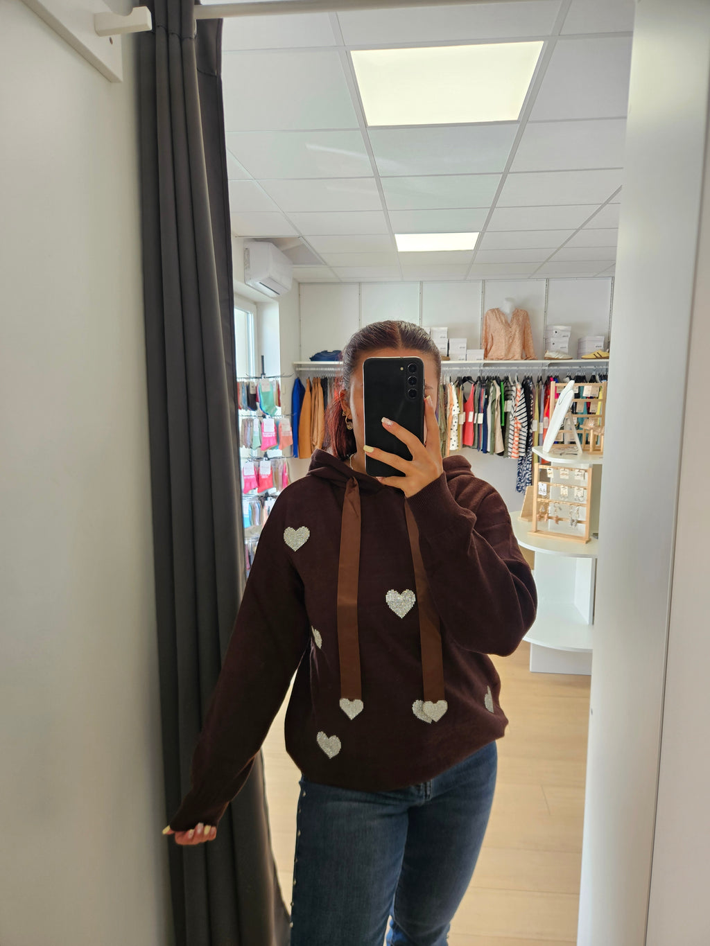 Sweat capuche cœur strass