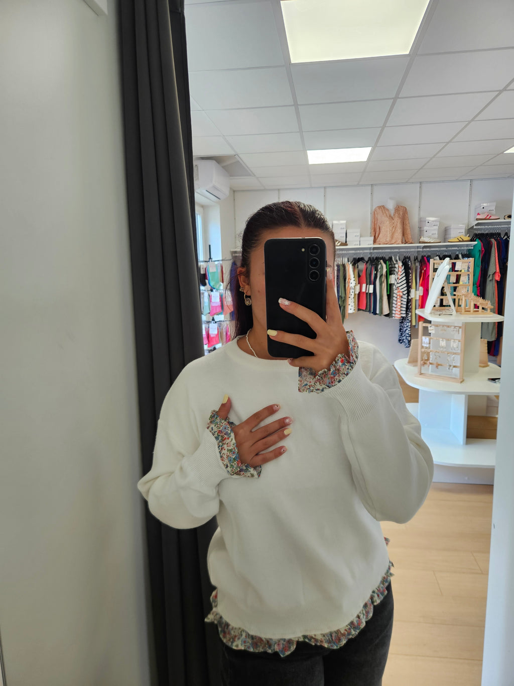 Pull volant fleuris