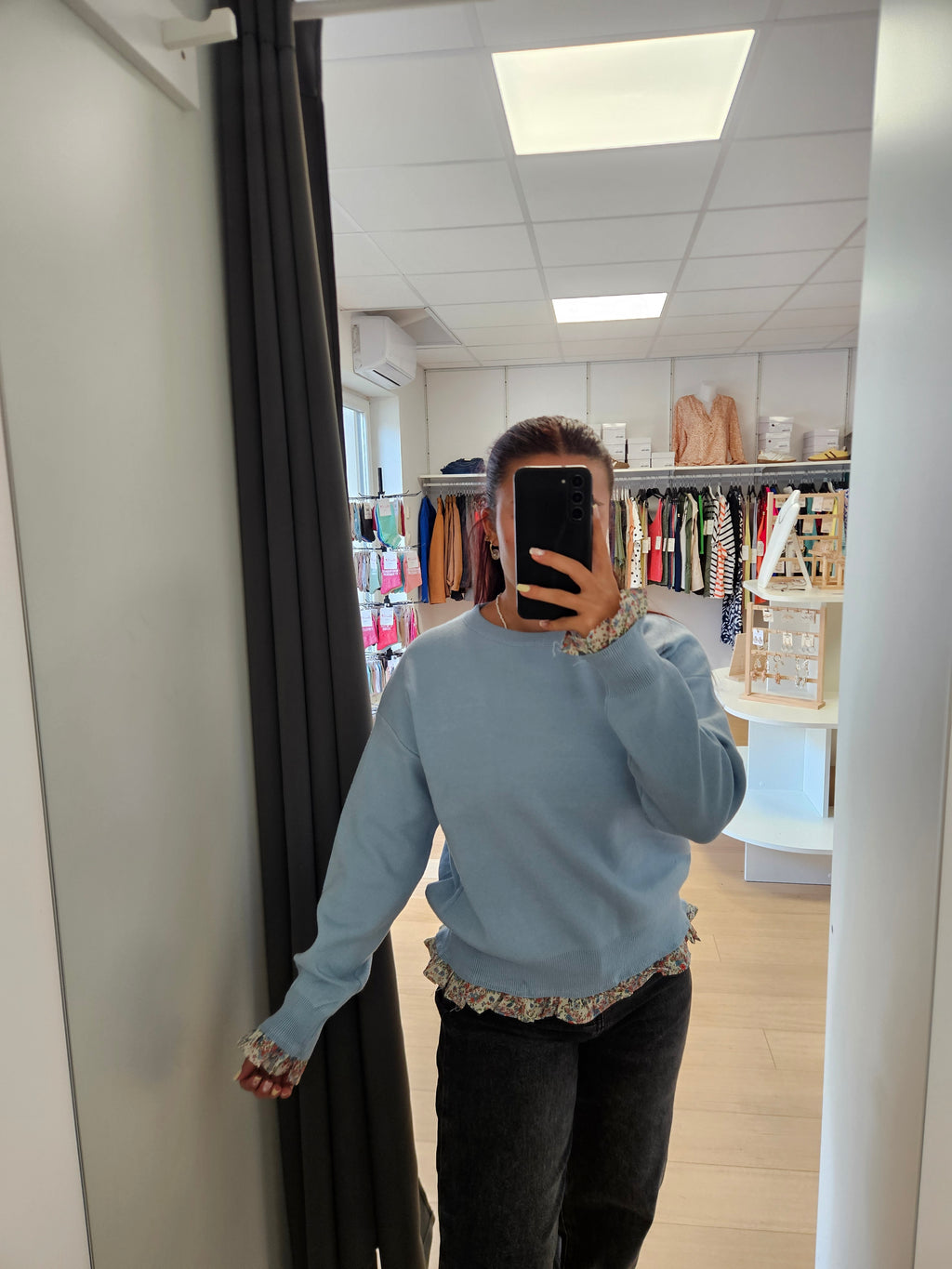 Pull volant fleuris