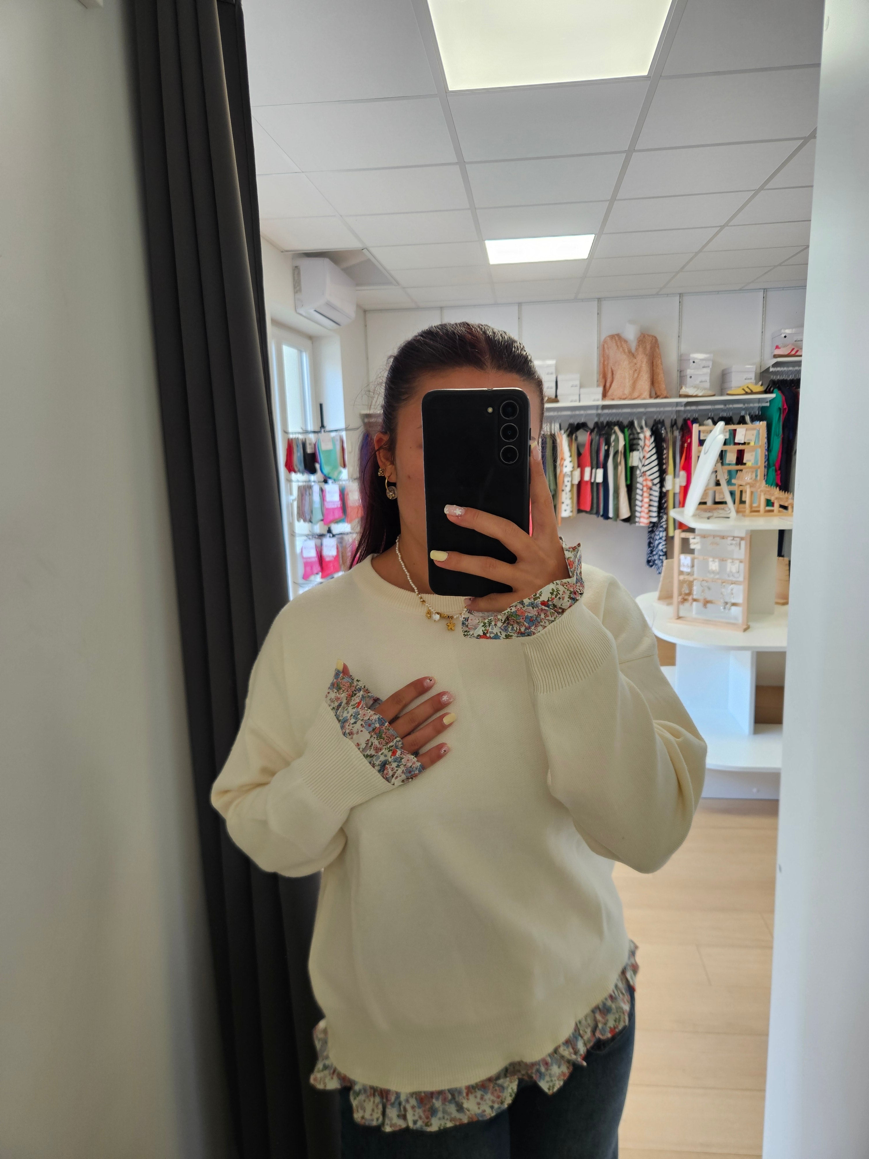 Pull volant fleuris