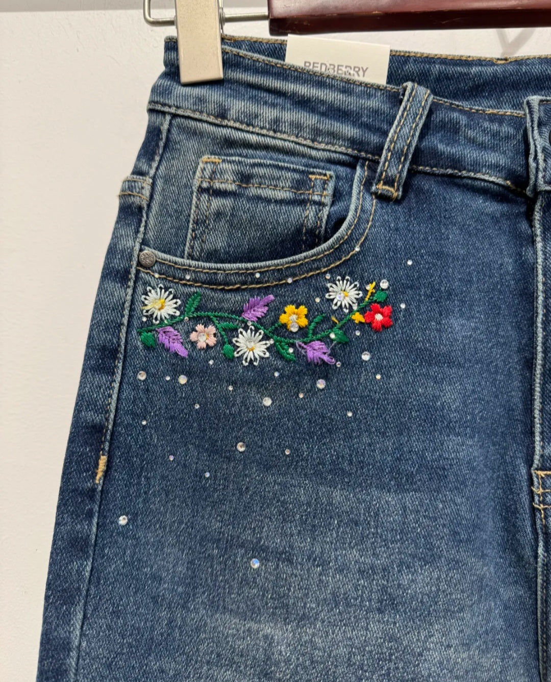 Jeans Mom broderie fleurs