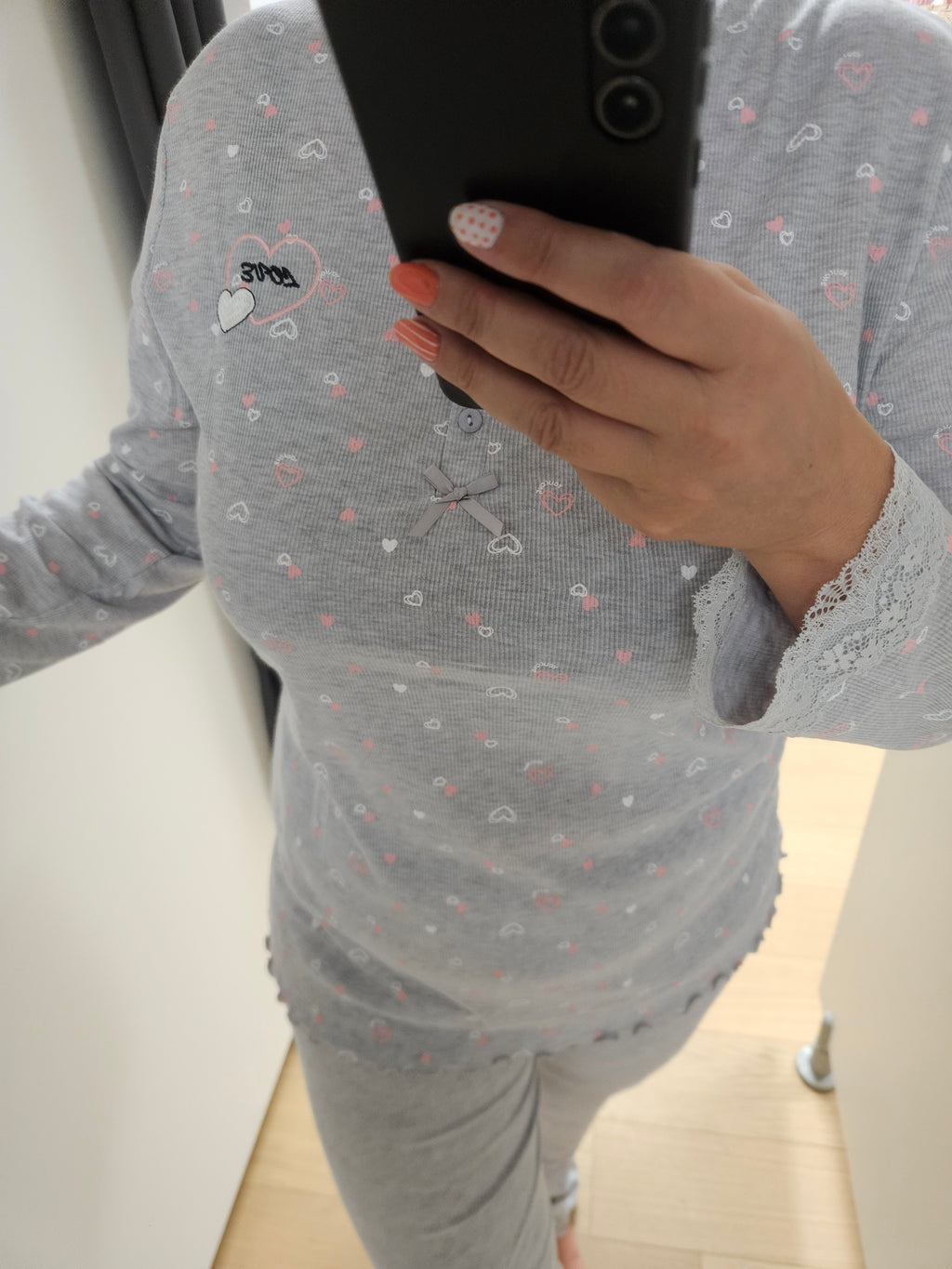Pyjama gris à motif coeur