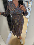 Robe à motif gris et bordeaux
