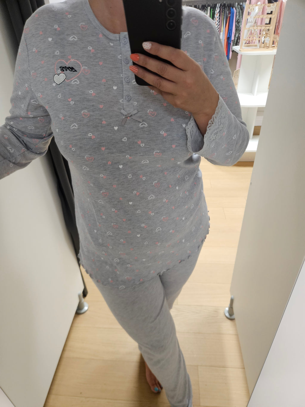 Pyjama gris à motif coeur
